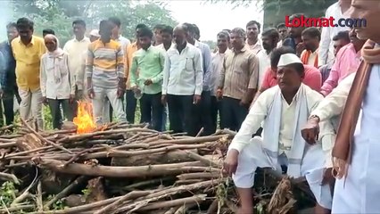 रस्त्यासाठी गावकऱ्यांनी रचली सामूहिक चीता..