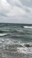 Sarıyer'de denizde dalgalara kapılan baba boğuldu oğlu kayıp