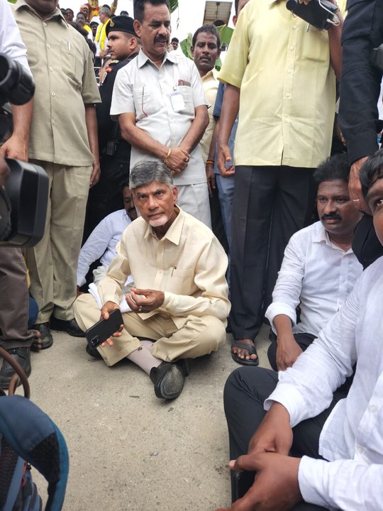 Chandrababu Kuppam Tour:  చంద్రబాబు కుప్పం పర్యటనలో ఉద్రిక్త పరిస్థితులు | ABP Desam