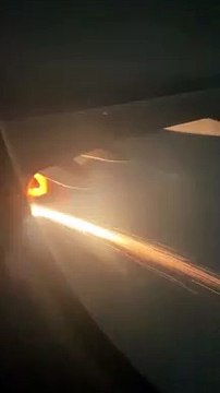 Yolcu uçağı havada alev aldı, o anları yolcular kaydetti