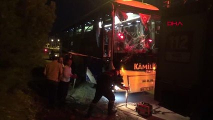 YOLCU OTOBÜSÜ REFÜJE ÇARPTI