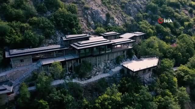 UNESCO'nun kültür miras listesindeki Ballıca Mağarası, serinlemek isteyenlerin akınına uğradı