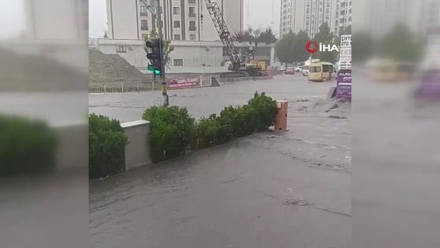 Esenyurt'ta dere taştı, boşaltılan evleri yine su bastı