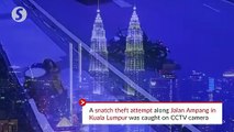 لصوص حاولوا سرقة امرأة في ماليزيا ولكن المارة لقنوهم درساً لا يُنسى