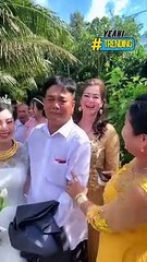 Xúc động hình ảnh người bố nức nở trong ngày cưới của con gái