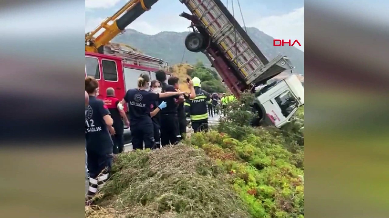 İbrahim Tatlıses feci şekilde trafik kazası geçirdi: Çok sayıda ekip sevk edildi! Sağlık durumu hakkında açıklama yapıldı mı?