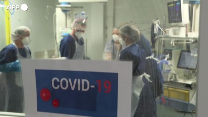 Le intensive si svuotano ma la diffusione del virus risale