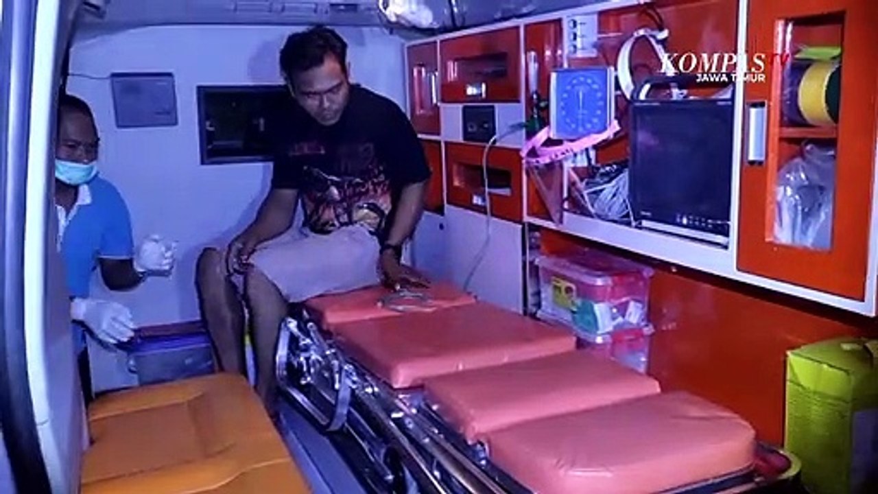 Tak Kuasai Medan Saat Menikung, Truk Muatan Tebu Terguling di Madiun