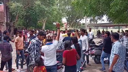 प्रत्याशी व समर्थक जुटे प्रचार अभियान में, विद्यार्थियों की भीड़ परिचय पत्र प्राप्त करने में जुटी