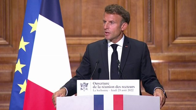 Emmanuel Macron: Aucun professeur ne débutera sa carrière sous les 2000 euros nets