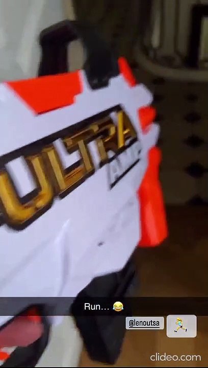 Adil Rami et Lena Guillou continuent de se faire des blagues.