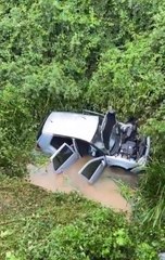BEYKOZ'DA OTOMOBİL DEREYE UÇTU