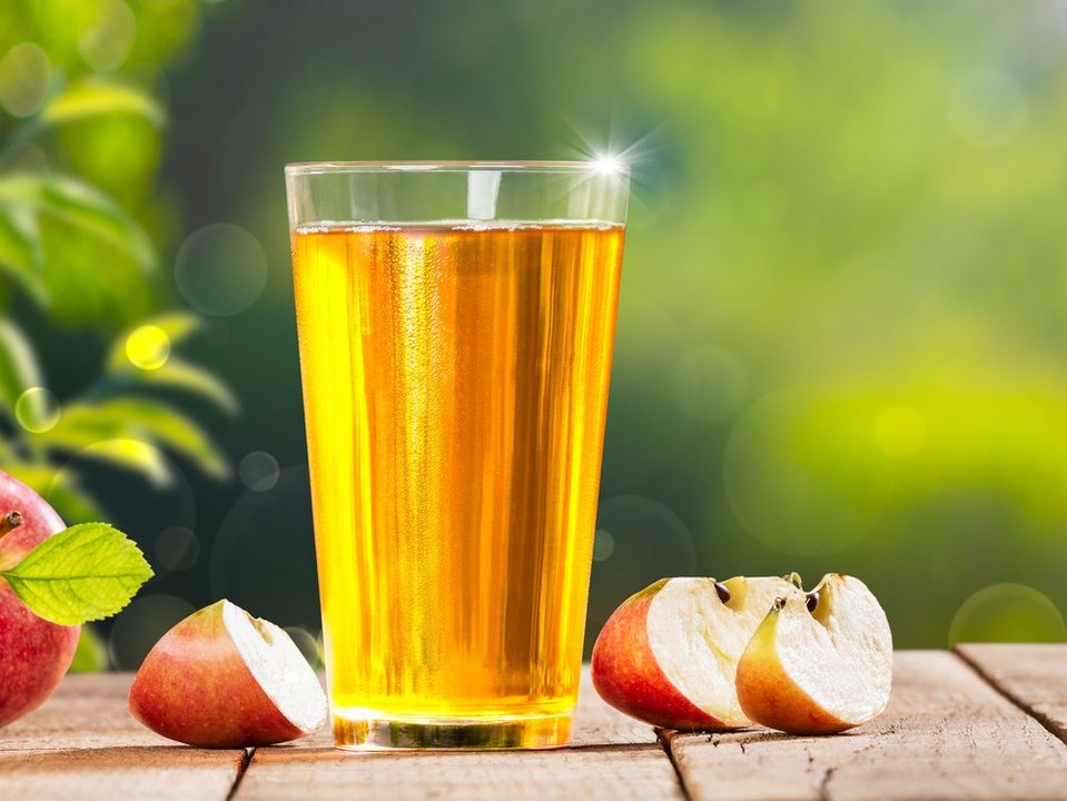 Apfelsaft im Öko-Test: Bio-Säfte schneiden besonders gut ab