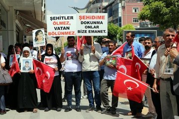 Van gündem haberi | VAN'DA EVLAT NÖBETİ TUTAN ANNE: KANDİL'İN YOLUNU ARTIK KAPATTIK