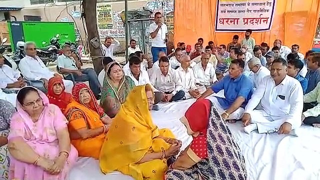 पानी भराव के खिलाफ दूसरे दिन भी धरना जारी
