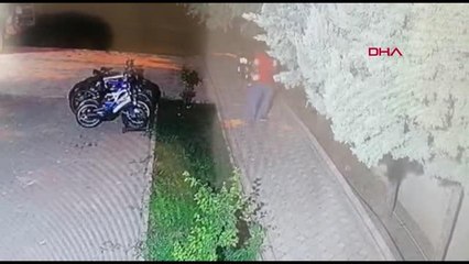 Son dakika haberi... BİSİKLET HIRSIZLIĞI GÜVENLİK KAMERASINDA