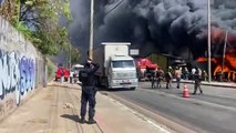 Incêndio de grandes proporções atinge borracharia em Contagem