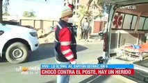 Hombre choca su vehículo contra un poste por intentar esquivar a un perro