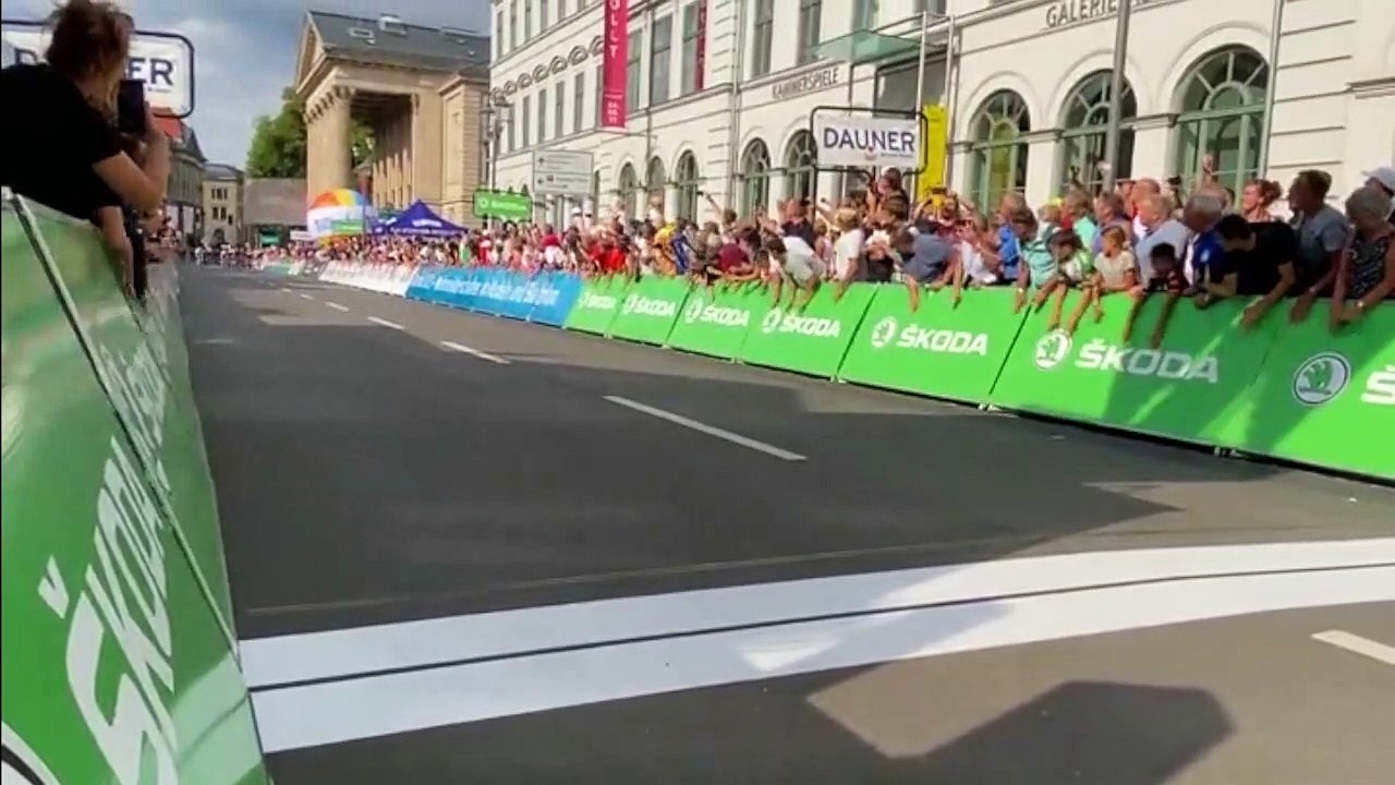 Tour d'Allemagne 2022 - Caleb Ewan est de retour ! Après un Giro et un Tour ratés, Ewan gagne la 1ère étape du Tour d'Allemagne !