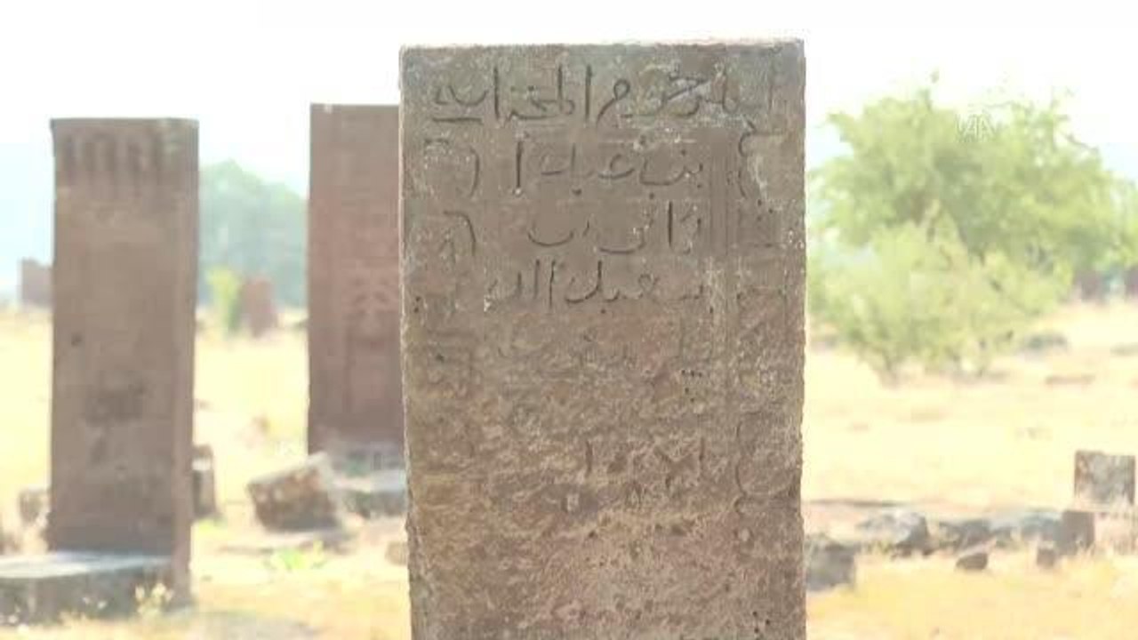 Son dakika haberleri! Cumhurbaşkanı Erdoğan, Ahlat'ta Selçuklu mezarlığını ziyaret etti