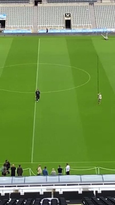 Sam Fender spotted at St James' Park (Video: @nufcnews712 Twitter)