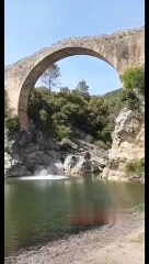 Il plonge du haut d'un pont à plus de 30m de haut... et paf le fémur