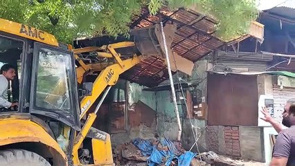 VIDEO... गोमतीपुर में  अवैध निर्माण तोड़े