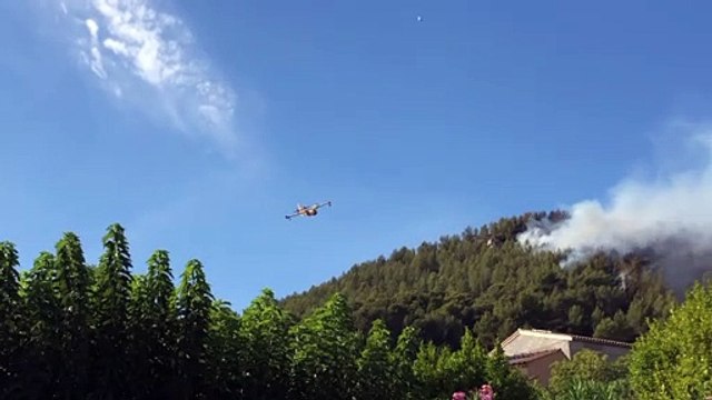 Incendie à Auriol, passage des canadairs 25 aout 2022