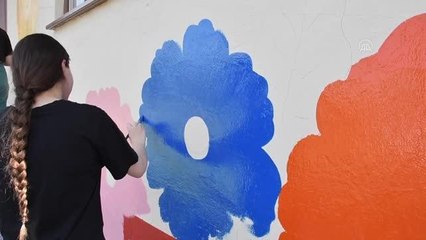 Köy yaşam merkezi öğretmen ve öğrencilerinin eliyle güzelleşiyor