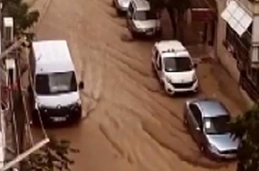 İzmir haberleri | İzmir 15 dakikada sağanağa teslim oldu