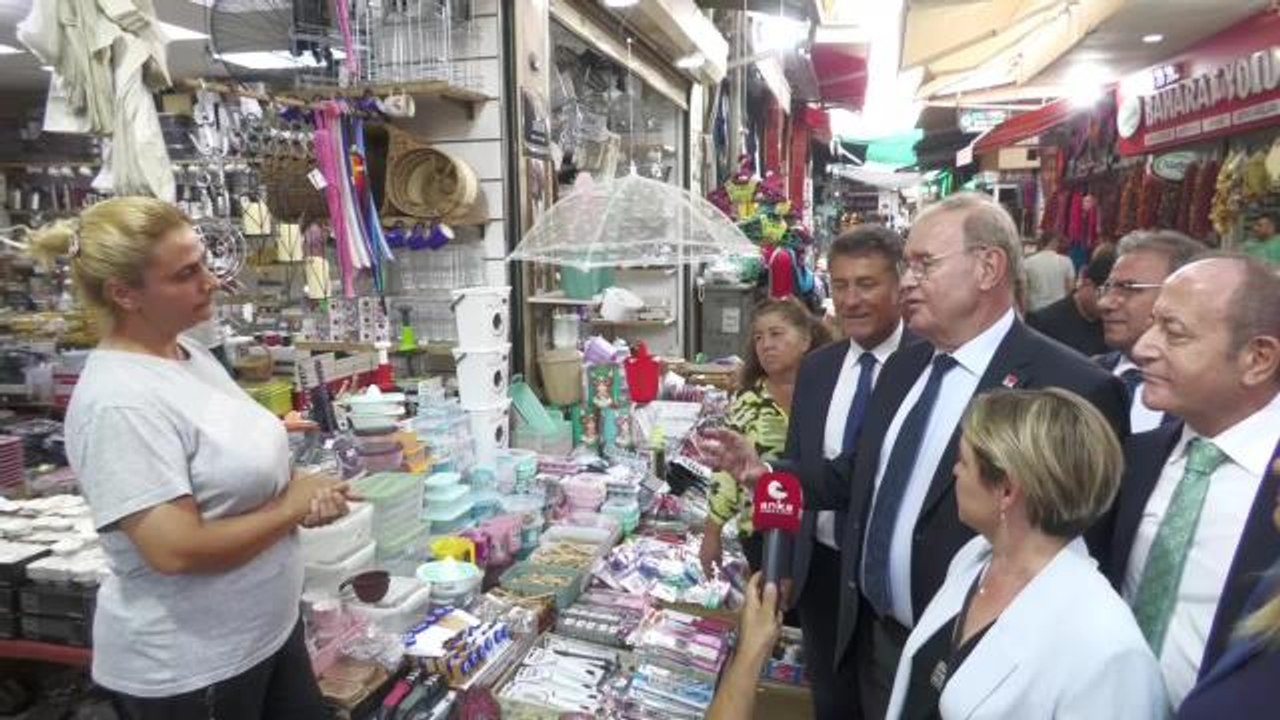 İzmir haber: CHP Ekonomi Masası, İzmir Kemeraltı Çarşısı'nda Esnaf ve Yurttaşları Dinledi: "Buramıza Kadar Geldi. Geçinemiyorum. Bunlardan Hesap Sorun"