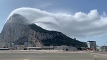 Impresionantes imágenes de una nube de Levante en el Peñón de Gibraltar