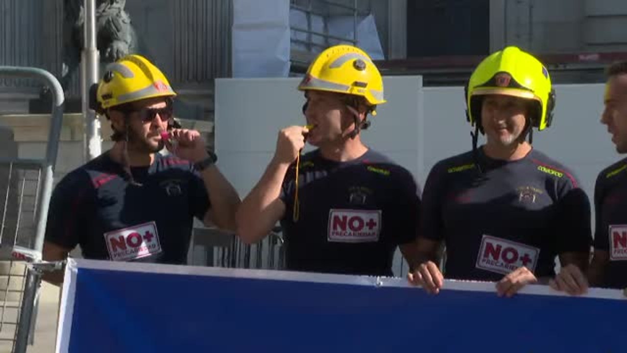 Los Bomberos forestales piden mejores condiciones de trabajo delante del Congreso