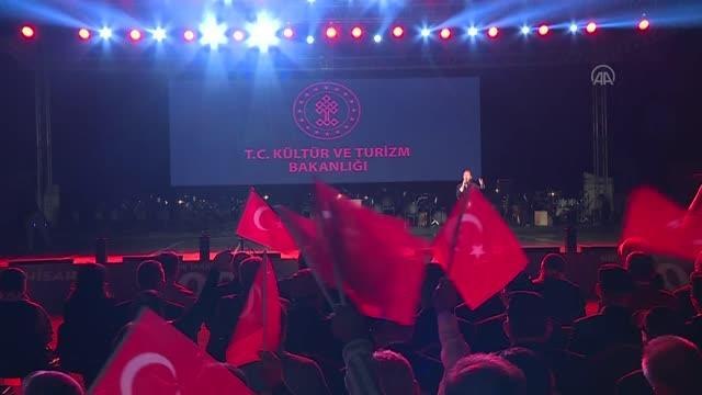 Son dakika haberleri... AFYONKARAHİSAR - Cumhurbaşkanı Yardımcısı Oktay: Biz öyle bir milletiz ki inandığımız zaman bize yokluk vız gelir