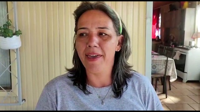 Ela jogou o menininho pela janela , conta cunhada da vítima que sofreu queimaduras de segundo grau em incêndio