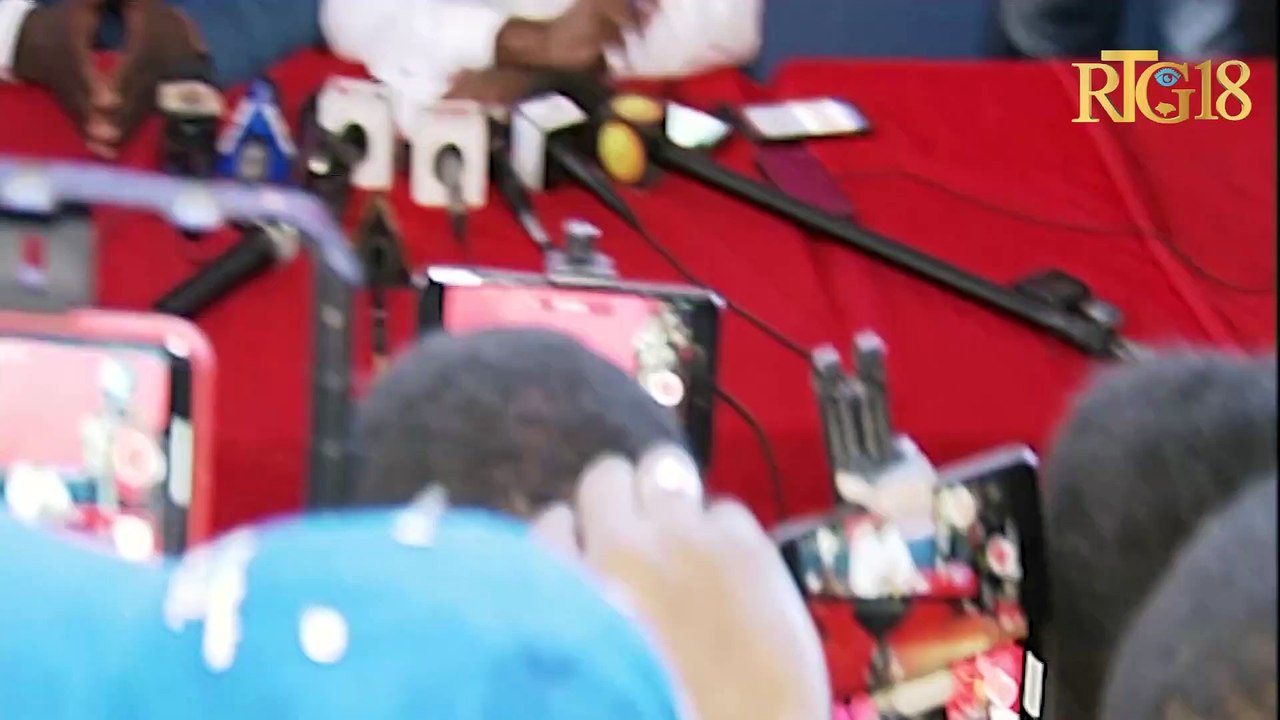 Jean Charles Moïse demanti enfòmasyon ki ta fè kwè li mande boule bank yo.