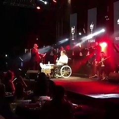 İbrahim Tatlıses tekerlekli sandalye ile konser verdi