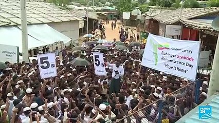 Miembros de minoría rohingya salieron a protestar contra la persecusión y las masacres