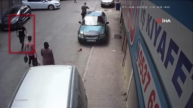 Yardım için yanaştı, kapkaç yöntemiyle telefonunu çaldı
