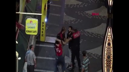 Kadınların kıskançlık kavgasında polisler zor anlar yaşadı