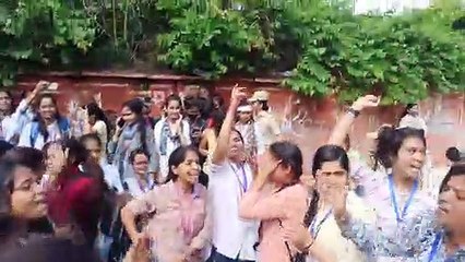 महारानी के बाहर निहारिका और जय मानसी की गूंज