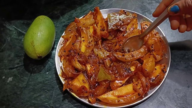 गर्मी के मौसम में बनाए कच्चे आम की सब्जी Kachha Aam ki Khatti Meethi Launji Aam ki Launji Recipe