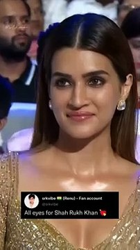 Shah Rukh Khan, Salman Khan,Neha Dupia,Tiger Shorf in aw award show/अवार्ड शो में शाहरुख खान, सलमान खान, नेहा दुपिया, टाइगर शार्क/شاه روخ خان ، سلمان خان ، نيها دوبيا ، تايجر شارك في حفل توزيع الجوائز AW