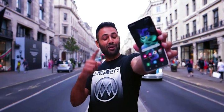 Samsung Galaxy Z Flip 4 - Why I NEARLY Switched.