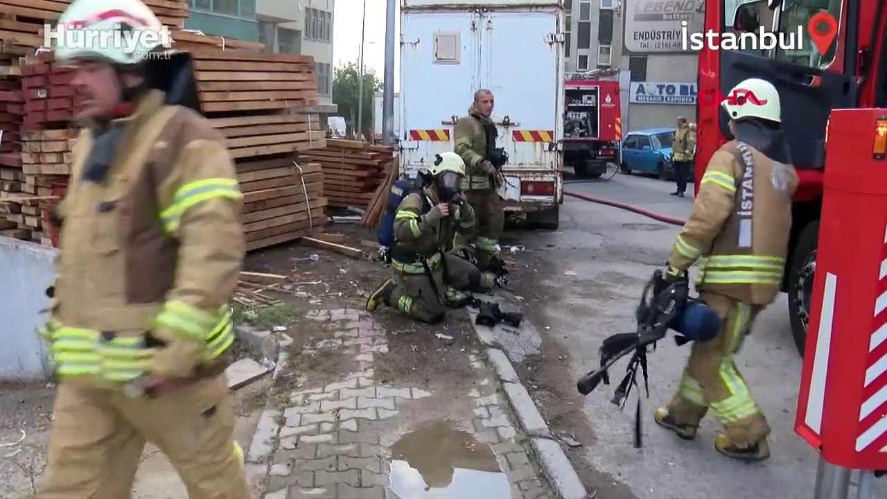 Ataşehir'de koltuk imalathanesinde yangın