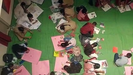 Students filled colors for safe traffic
