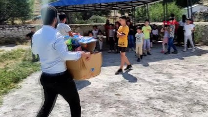 'BİR OYUNCAK DA SEN VER' GRUBU GÖNÜLLÜLERİ ÇOCUKLARI GÜLDÜRDÜ