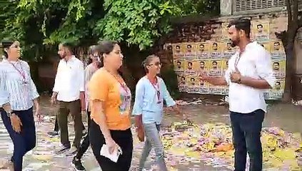 Télécharger la video: Student Union Election 2022 : छात्र नेताओं ने हाथ जोड़े, वोट मांगने के लिए क्या किया देखें वीडियो...