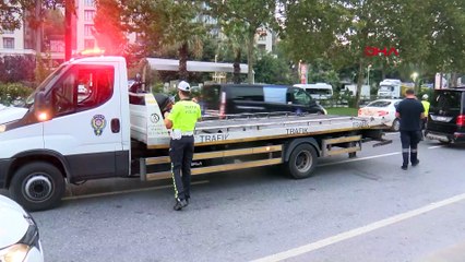 Beyoğlu'nda minibüs İETT otobüsüne çarptı: 3 yaralı