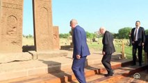 Cumhurbaşkanı Erdoğan, Ahlat'ta Selçuklu mezarlığını ziyaret etti